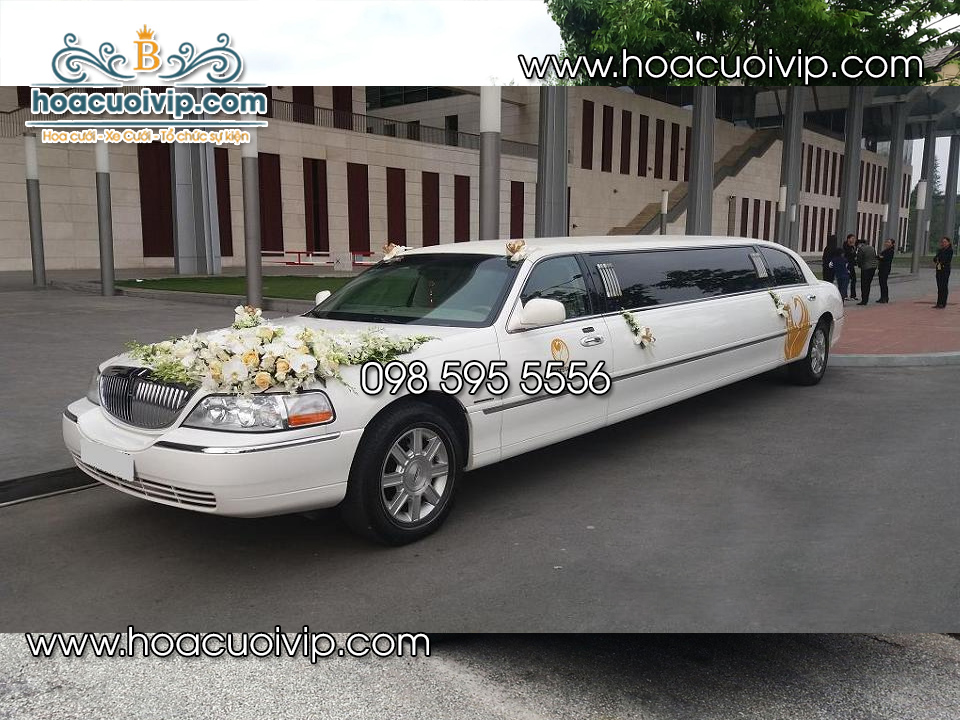 Thuê xe cưới lincoln limousin màu trắng